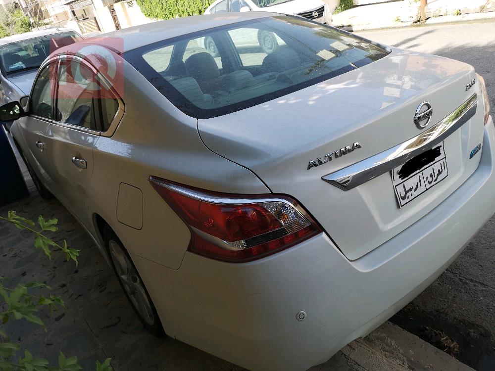 نيسان ألتيما